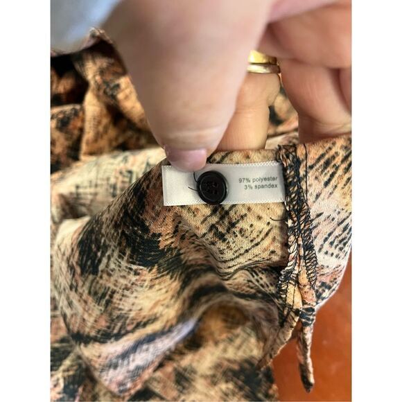 Essentials Black & Rose Print Button Down Tunic Shirt sz 4X EUC - Picture 7 of 7